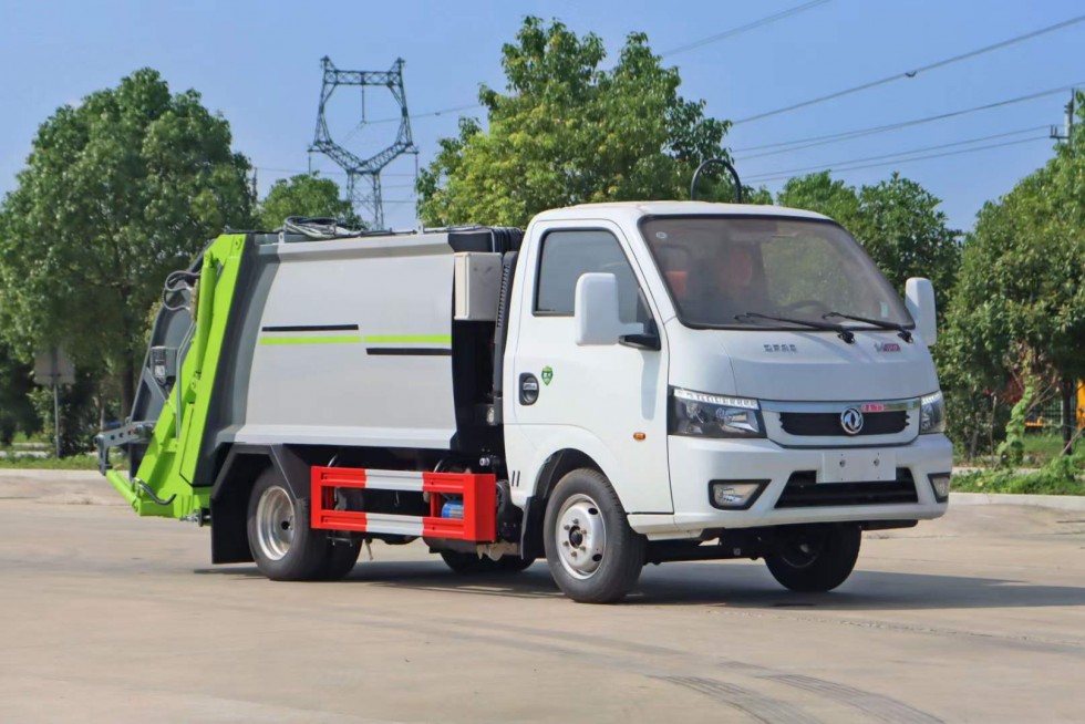 東風(fēng)途逸藍胖5.5方壓縮垃圾車